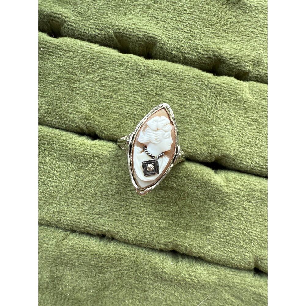 14k White Gold Antique Cameo Flip Ring - Picture 2 of 8